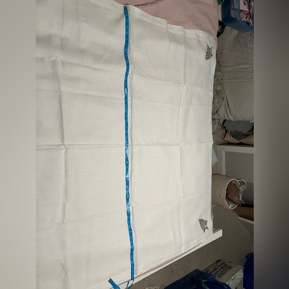 White 100% Italian Linen Square Table Cloth Embroidered Christmas Tree Corners - Picture 5 of 5